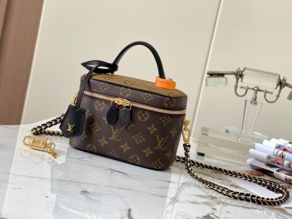 Vanity Chain Pouch M47125